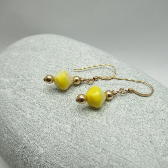 Uranium glass bead earrings - Picture 4 of 16